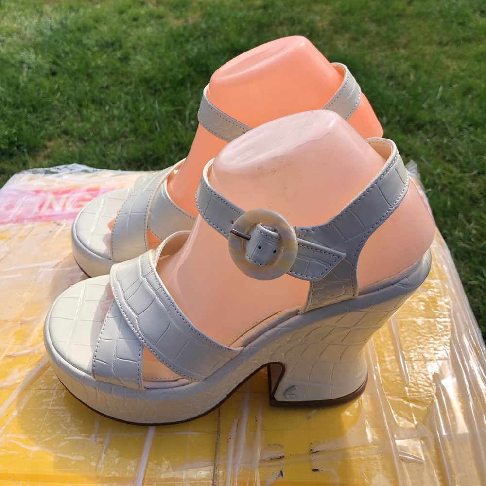 Circus by Sam Edelman Womens White Platform Croc-Embossed Buckle Sandals Sz 8M
